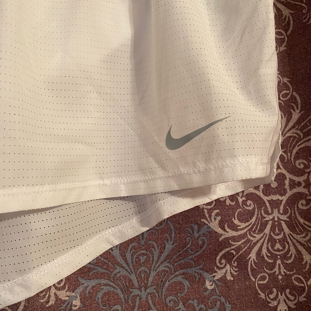 Nike - Picture 2 of 5